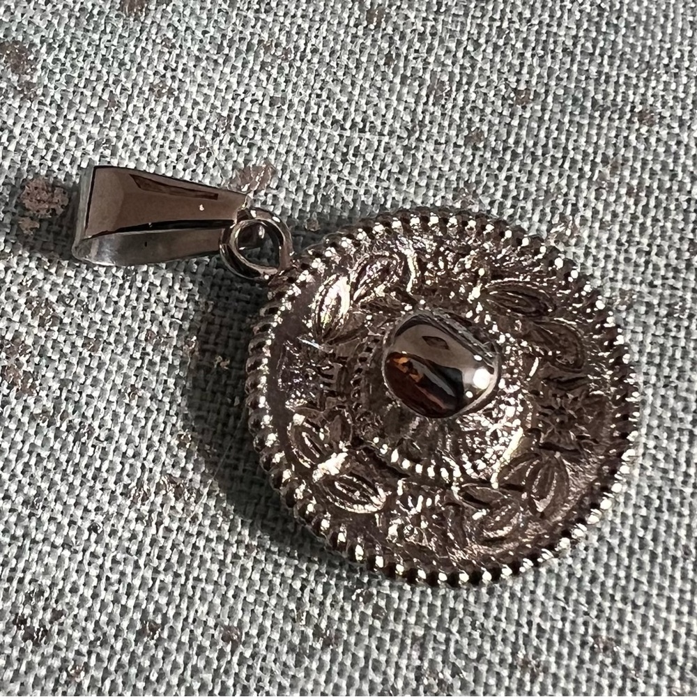 Sombrero pendant
